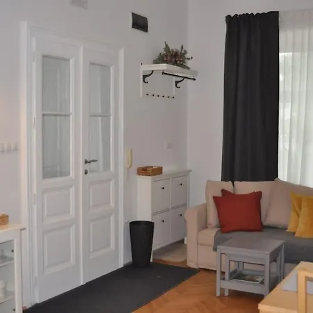 Jane's Place, Experience The Atmosphere Of A Historic & Free Parking