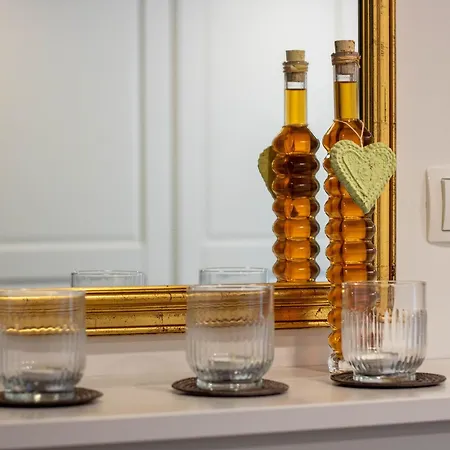 Jane's Place, Experience The Atmosphere Of A Historic & Free Parking