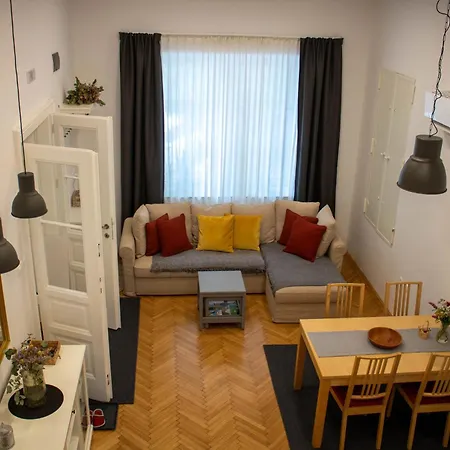 Jane's Place, Experience The Atmosphere Of A Historic & Free Parking Apartman
