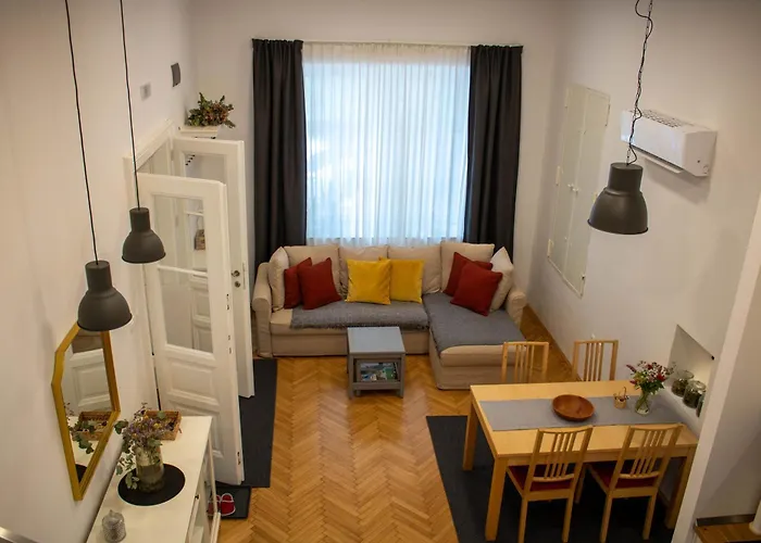 Jane's Place, Experience The Atmosphere Of A Historic & Free Parking Apartmán