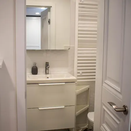 Jane's Place, Experience The Atmosphere Of A Historic & Free Parking Lubiana